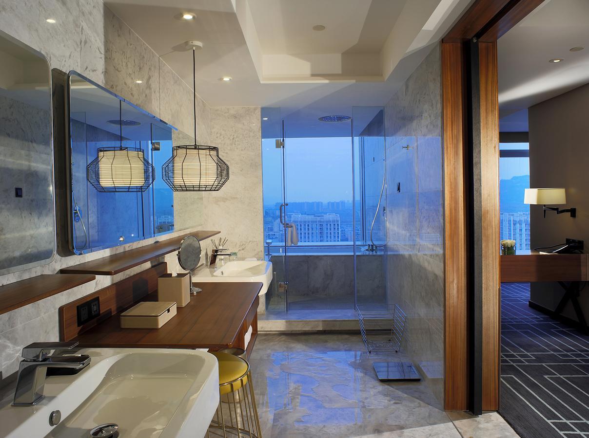Chongqing The Lotus Hotel Bagian luar foto
