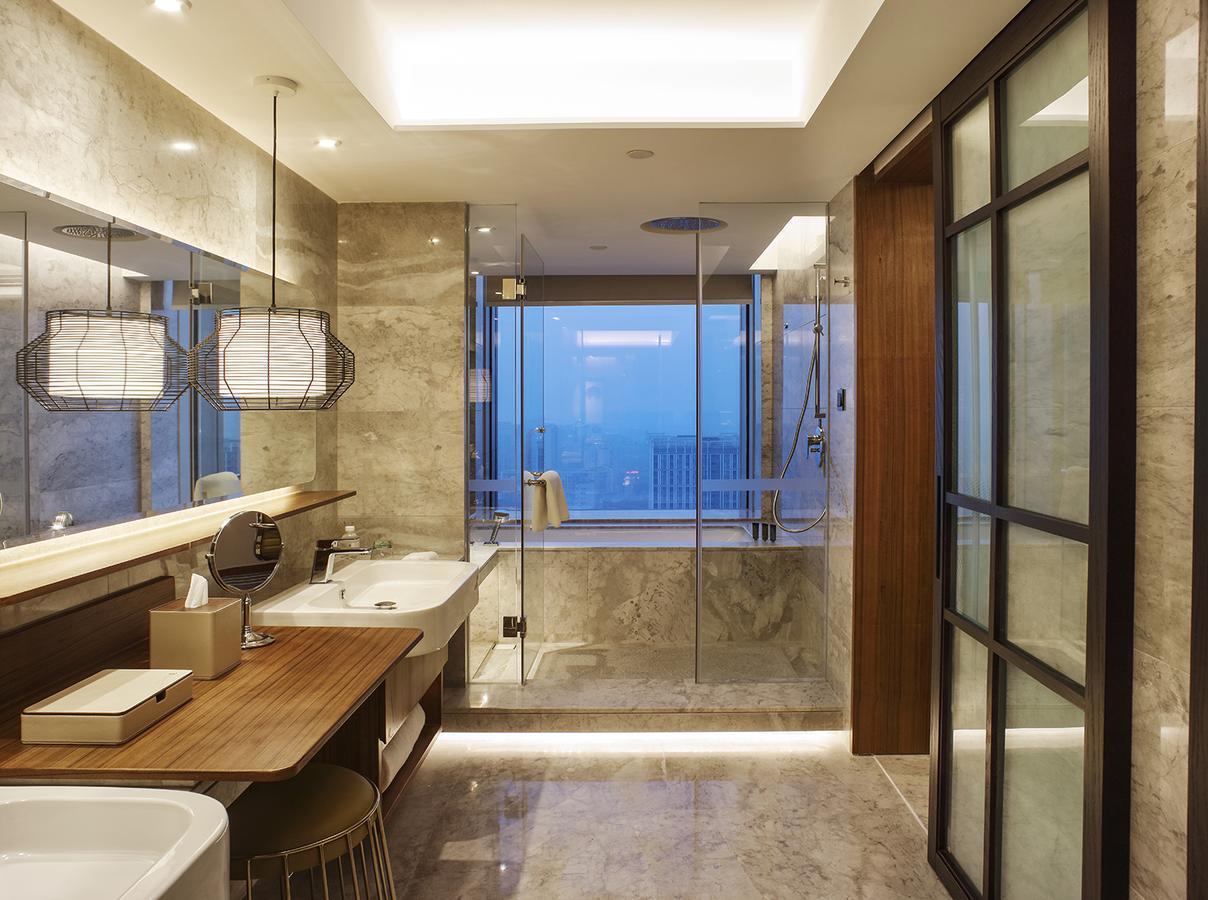 Chongqing The Lotus Hotel Bagian luar foto