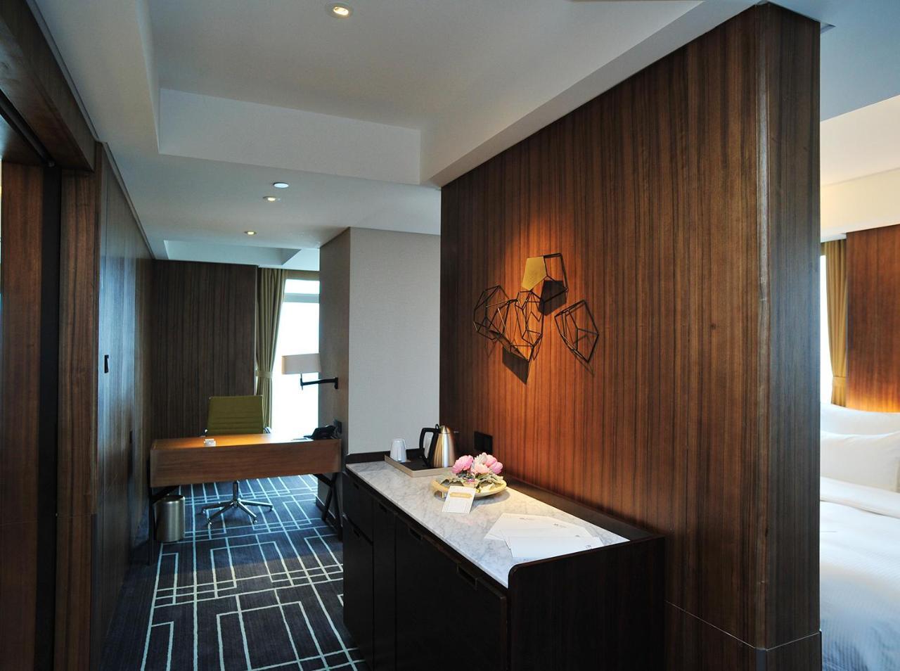 Chongqing The Lotus Hotel Bagian luar foto