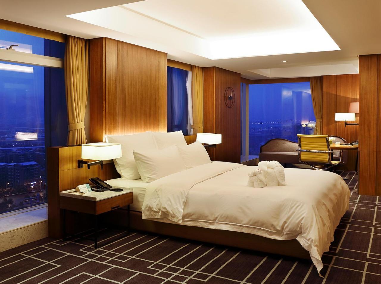 Chongqing The Lotus Hotel Bagian luar foto