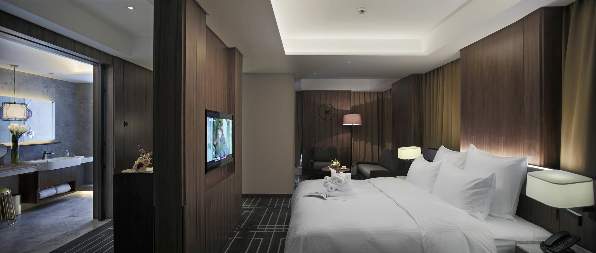 Chongqing The Lotus Hotel Bagian luar foto